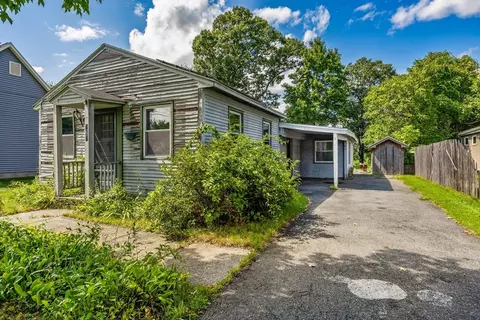 Exterior - 162 Arcadia Blvd, Springfield, MA 01118 photo 2 of 5