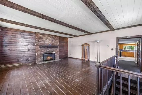 Living - 162 Arcadia Blvd, Springfield, MA 01118 photo 2 of 3