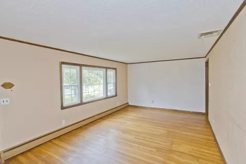 Living - 67 Warwick Rd, Chicopee, MA 01020 photo 2 of 5