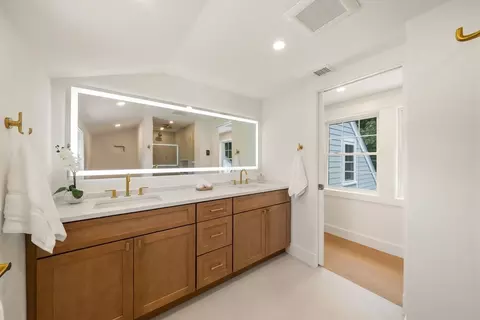 Bath - 63 Main St, Dover, MA 02030 photo 3 of 6