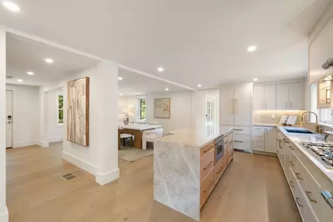 Entry Way - 63 Main St, Dover, MA 02030 photo 5 of 8
