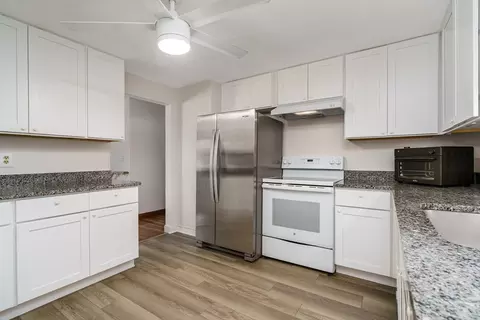 Kitchen - 18 Ruthellen Rd, Hudson, MA 01749 photo 2 of 3