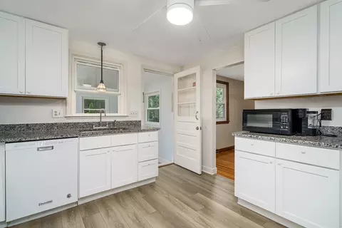 Kitchen - 18 Ruthellen Rd, Hudson, MA 01749 photo 1 of 3