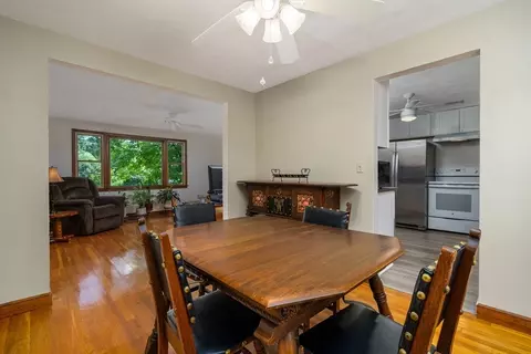 Dining - 18 Ruthellen Rd, Hudson, MA 01749 photo 2 of 4