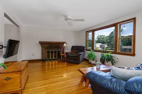 Living - 18 Ruthellen Rd, Hudson, MA 01749 photo 2 of 3