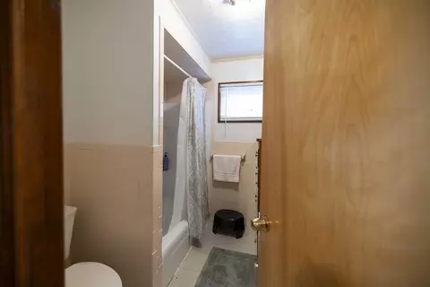 Bath - 610 Bradford Ave, Fall River, MA 02721 photo 2 of 5