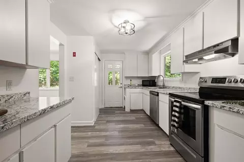 Entry Way - 20 Algonquin Rd, Canton, MA 02021 photo 3 of 3