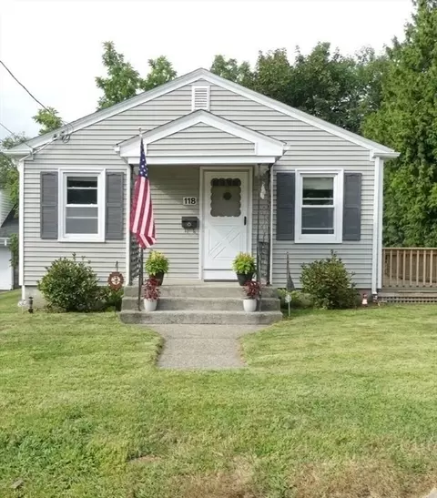 118 Randolph Ave, Tiverton, RI 02878