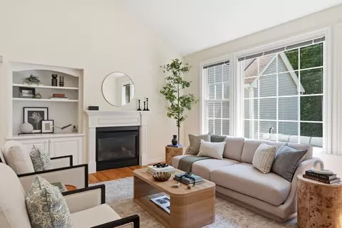 15 Braeburn Ln #15, Ashland, MA 01721
