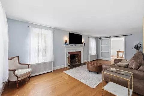 Living - 250 Gillette Ave, Springfield, MA 01118 photo 1 of 3