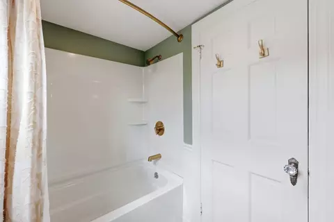 Bath - 250 Gillette Ave, Springfield, MA 01118 photo 3 of 3