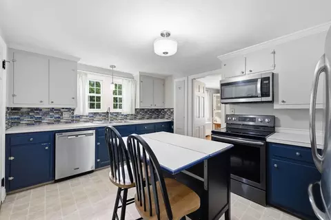Kitchen - 250 Gillette Ave, Springfield, MA 01118 photo 2 of 5