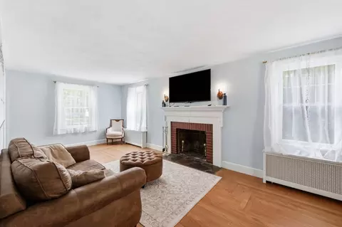 Living - 250 Gillette Ave, Springfield, MA 01118 photo 2 of 3
