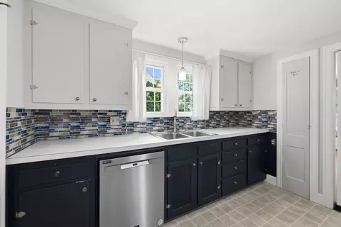 Kitchen - 250 Gillette Ave, Springfield, MA 01118 photo 3 of 5