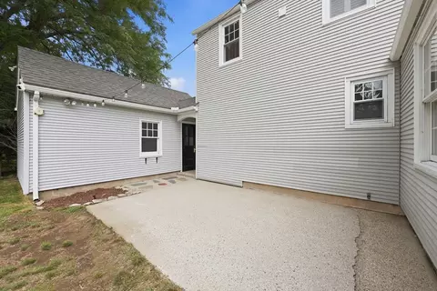 Exterior - 250 Gillette Ave, Springfield, MA 01118 photo 8 of 8