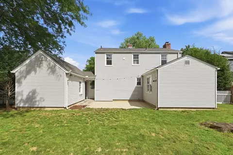 Exterior - 250 Gillette Ave, Springfield, MA 01118 photo 4 of 8
