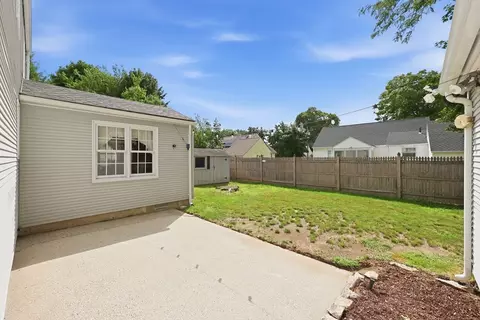 Exterior - 250 Gillette Ave, Springfield, MA 01118 photo 6 of 8