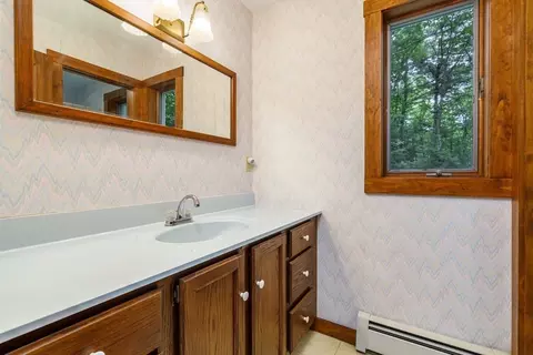 Bath - 123 Saunders St, Gardner, MA 01440 photo 2 of 3