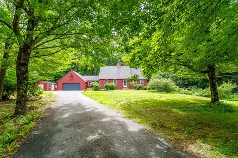 Exterior - 123 Saunders St, Gardner, MA 01440 photo 2 of 5