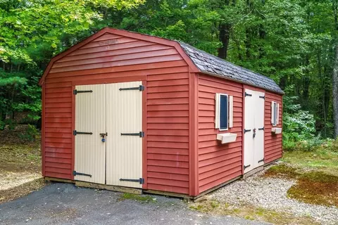 Exterior - 123 Saunders St, Gardner, MA 01440 photo 5 of 5