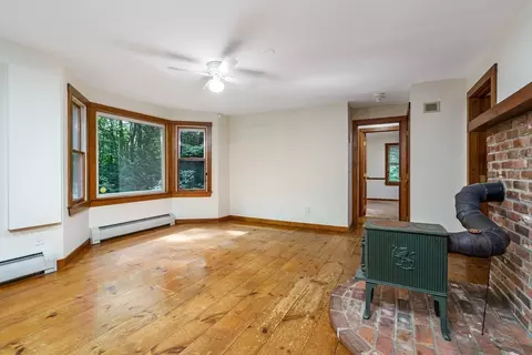 Living - 123 Saunders St, Gardner, MA 01440 photo 6 of 7