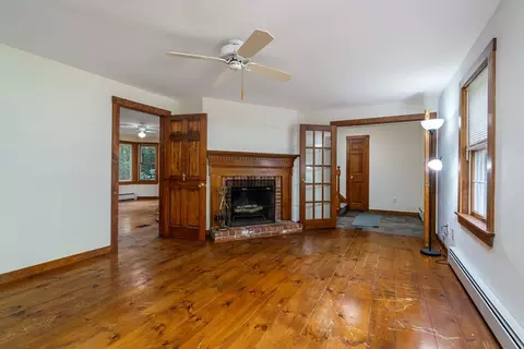 Living - 123 Saunders St, Gardner, MA 01440 photo 4 of 7