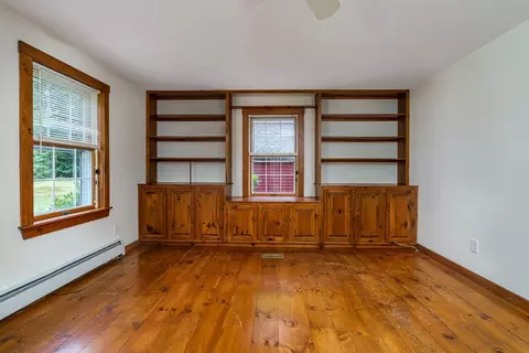 Living - 123 Saunders St, Gardner, MA 01440 photo 3 of 7