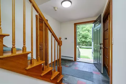 Entry Way - 123 Saunders St, Gardner, MA 01440 photo 2 of 3