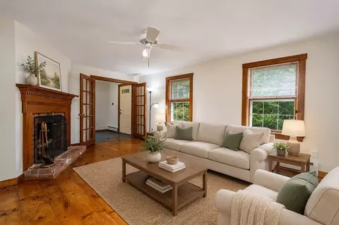 Living - 123 Saunders St, Gardner, MA 01440 photo 1 of 7