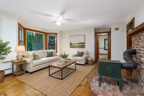 Living - 123 Saunders St, Gardner, MA 01440 photo 5 of 7