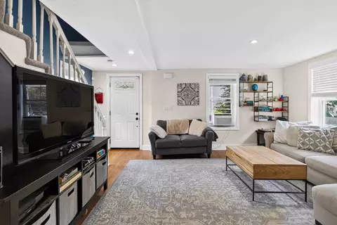 6 Carter Pl, Woburn, MA 01801