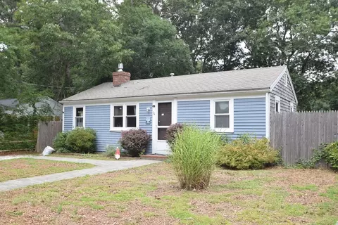 16 Circuit Rd E, Yarmouth, MA 02673