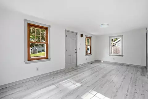 Living - 85 Silas St, Springfield, MA 01109 photo 2 of 3