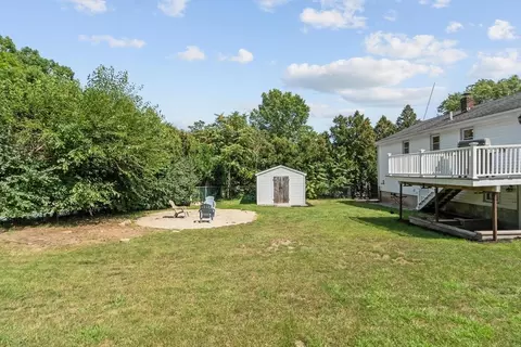 Exterior - 7 Locust St, Reading, MA 01867 photo 8 of 9