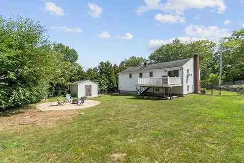 Exterior - 7 Locust St, Reading, MA 01867 photo 7 of 9