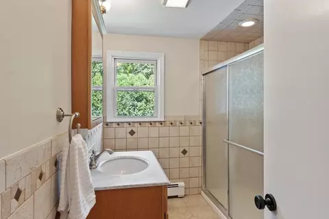 Bath - 7 Locust St, Reading, MA 01867 photo 1 of 2