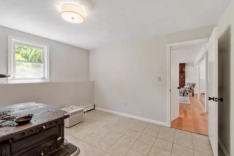 Entry Way - 7 Locust St, Reading, MA 01867 photo 2 of 2