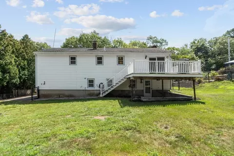 Exterior - 7 Locust St, Reading, MA 01867 photo 6 of 9
