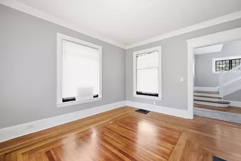 Living - 43 Cornell St, Springfield, MA 01109 photo 4 of 8