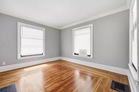 Living - 43 Cornell St, Springfield, MA 01109 photo 2 of 8