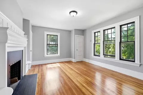 Living - 43 Cornell St, Springfield, MA 01109 photo 7 of 8
