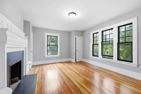 Living - 43 Cornell St, Springfield, MA 01109 photo 6 of 8