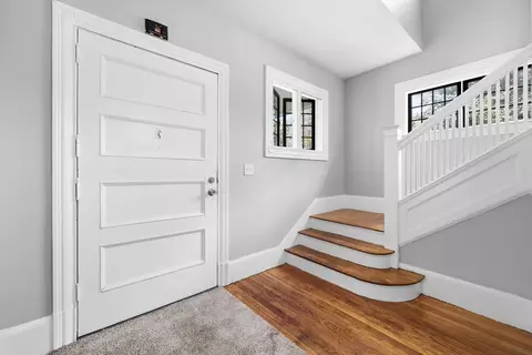 Entry Way - 43 Cornell St, Springfield, MA 01109 photo 2 of 6