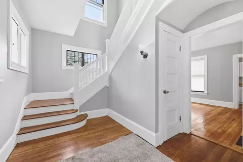 Entry Way - 43 Cornell St, Springfield, MA 01109 photo 1 of 6