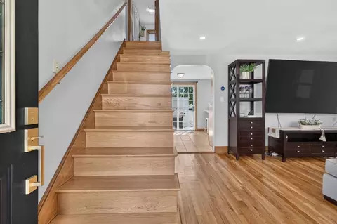 Entry Way - 3 Wormstead St, Saugus, MA 01906 photo 3 of 4