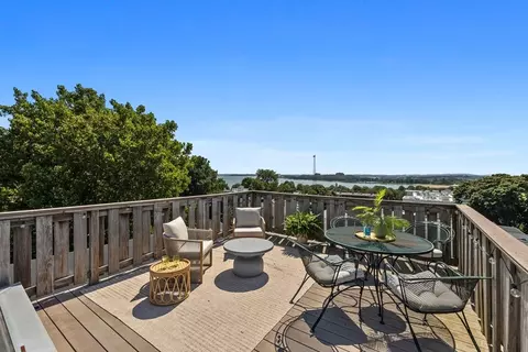 77 Old Harbor St #3, Boston, MA 02127