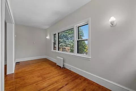 Living - 33 Clearview Ave, Worcester, MA 01605 photo 5 of 9