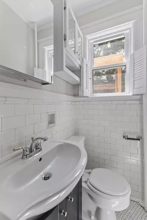 Bath - 33 Clearview Ave, Worcester, MA 01605 photo 1 of 2