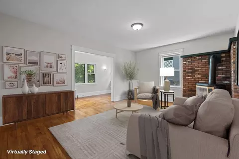 Living - 33 Clearview Ave, Worcester, MA 01605 photo 2 of 9
