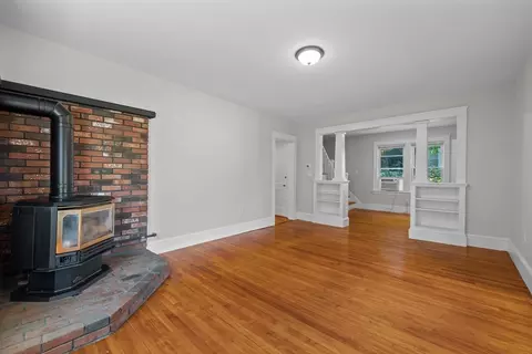Living - 33 Clearview Ave, Worcester, MA 01605 photo 4 of 9